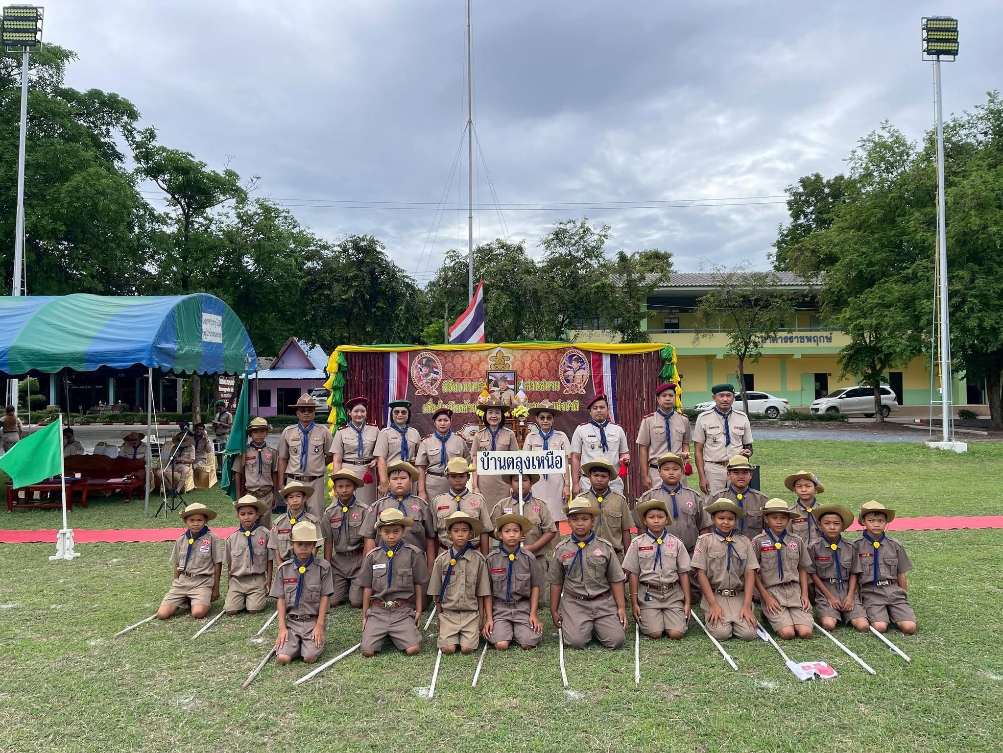 วันพุธที่ 1 กรกฎาคม 2569 ผู้อำนวยการลูกเสือโรงเรียนบ้านตลุงเหนือ พร้อมด้วยผู้บังคับบัญชาลูกเสือ นำกองลูกเสือโรงเรียนบ้านตลุงเหนือ เข้าร่วมพิธีทบทวนคำปฏิญาณและสวนสนามร่วมกับกลุ่มเครือข่ายพัฒนาคุณภาพการศึกษาประดู่แก้ว