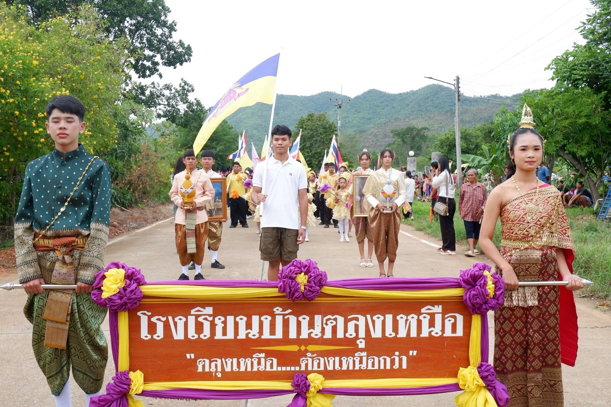 วันจันทร์ที่ 24 สิงหาคม 2569 นางสาวพัชราภรณ์ เหมือนรุ่ง ผู้อำนวยการโรงเรียนบ้านตลุงเหนือ นำคณะครูและนักเรียน เข้าร่วมพิธีเปิดการแข่งขันกีฬานักเรียนกลุ่มเครือข่ายพัฒนาคุณภาพการศึกษาประดู่แก้ว ประจำปี 2569